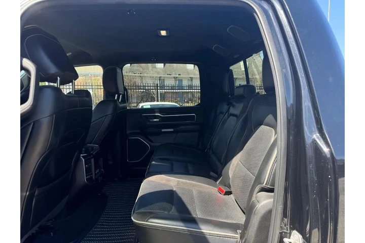 2022 RAM 1500 Laramie Crew Ca image 10