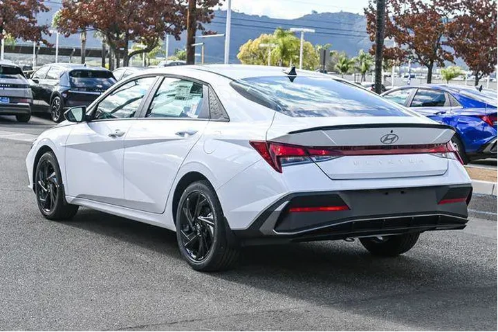 $23500 : Hyundai ELANTRA 2026 SEL Spo image 7