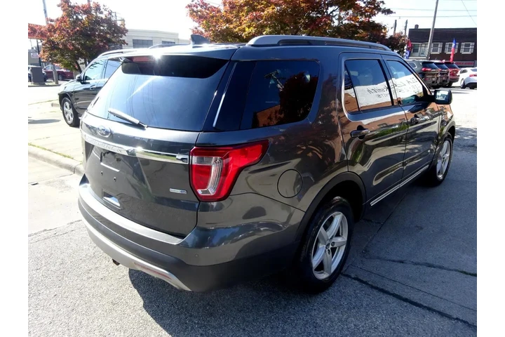 $8900 : 2017 Explorer XLT 4WD image 5