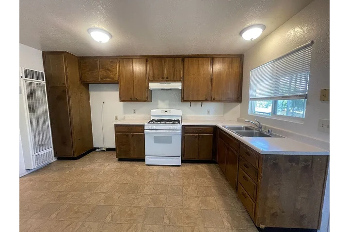 $1025 : Apartment 1 bed image 5