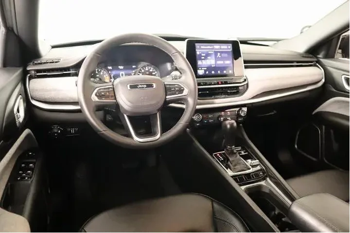 $21917 : Jeep Compass 2025 4x4 Latitu image 2