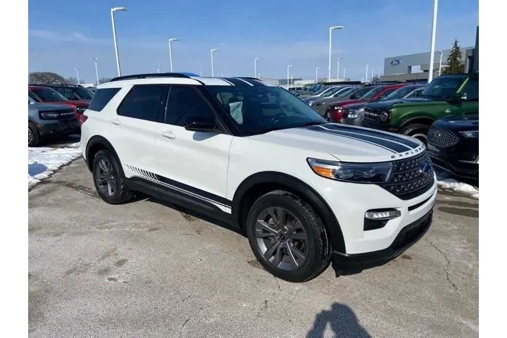 $29748 : Ford Explorer 2022 AWD XLT 4 image 2