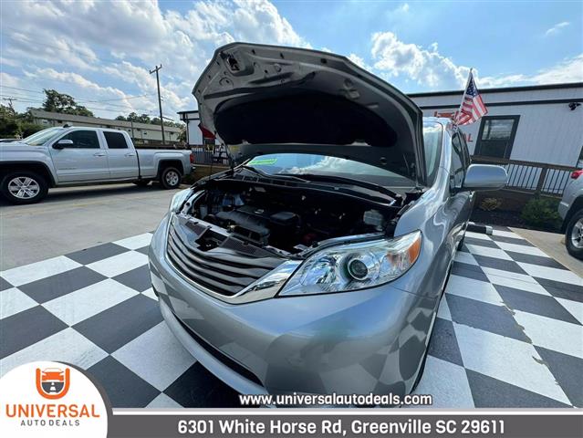 $17500 : 2011 TOYOTA SIENNA image 4