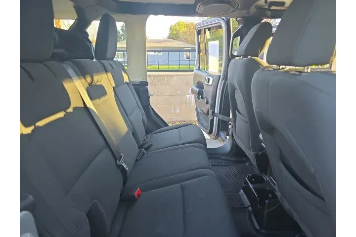 $27995 : Jeep Wrangler Unlimited 2021 image 10