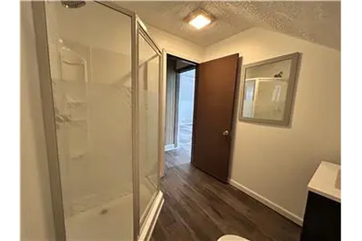 $600 : Rental property with 2 bedro image 5