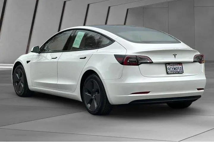 $21900 : Tesla Model 3 2023 4dr Sedan image 10