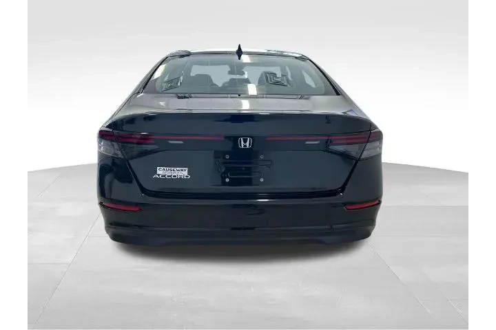 $23451 : Honda Accord 2023 LX 4dr Sed image 5