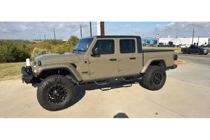 $27991 : Jeep Gladiator 2020 4x4 Spor image 2