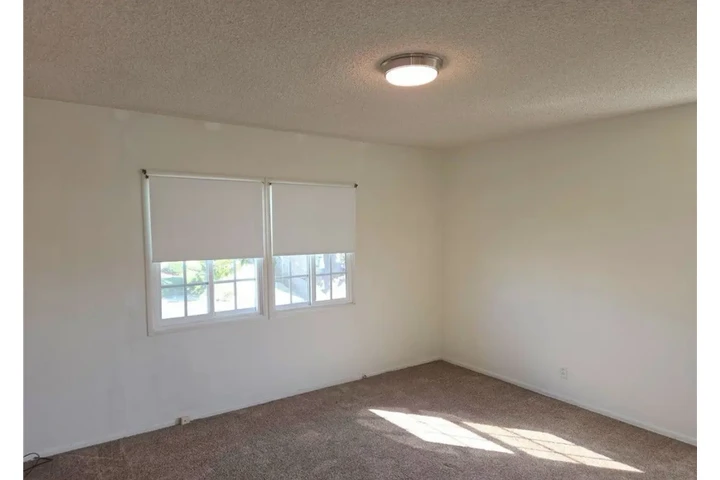 $2480 : 3 Bedroom 2Bath House in LA image 6