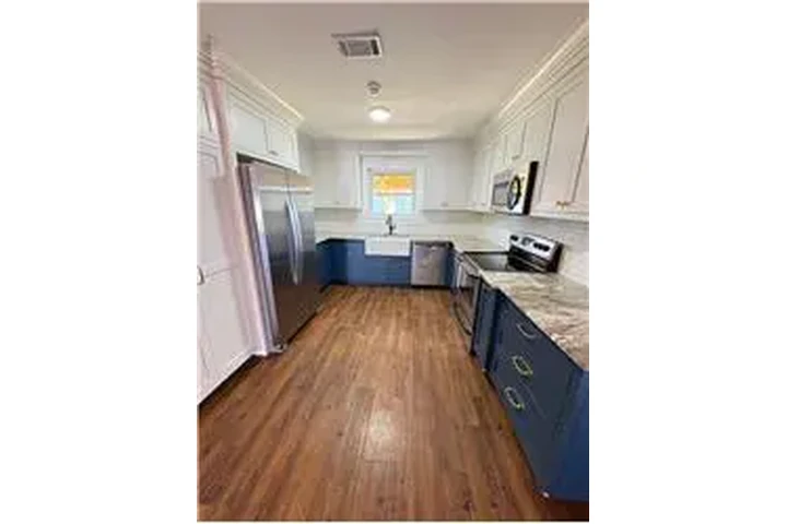 $1900 : Rental property with 3 bedro image 5