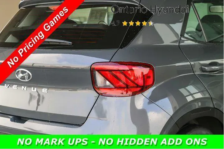 $20862 : Hyundai VENUE 2025 SEL 4dr C image 9