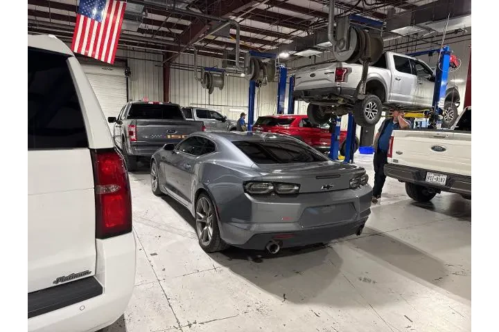 $23880 : Chevrolet Camaro 2021 LT 2dr image 6