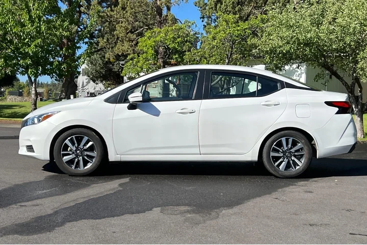 $15552 : Nissan Versa 2021 SV 4dr Sed image 7