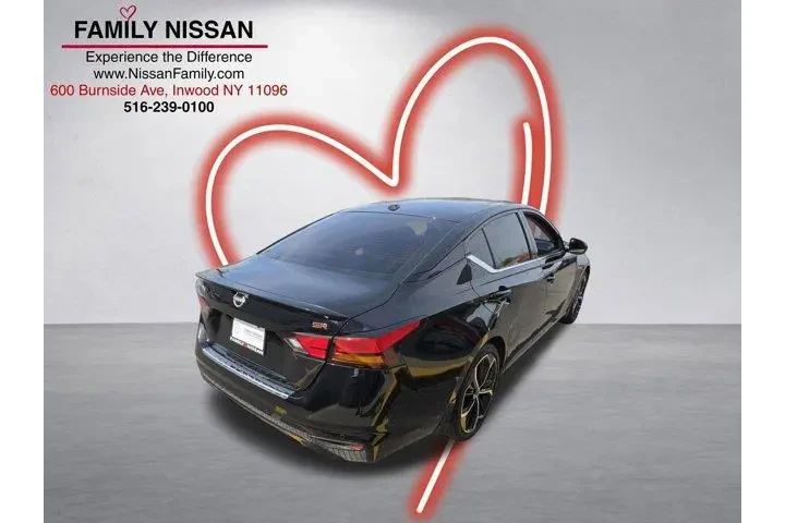 $21236 : Nissan Altima 2023 2.5 SR 4d image 3