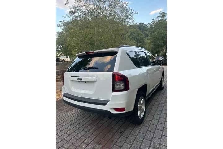 $3999 : 2014 Compass Altitude Edition image 6