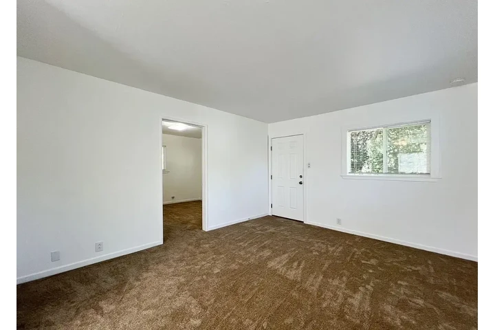 $1150 : Charming one-bedroom image 7