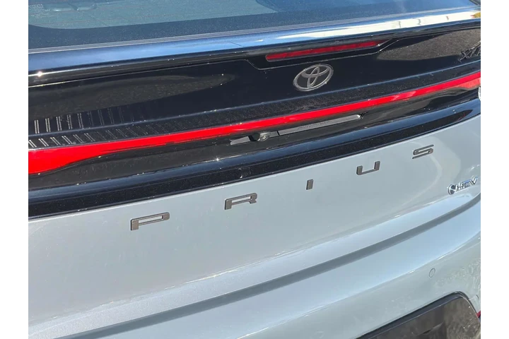 $31652 : Toyota Prius 2025 LE 4dr Hat image 6