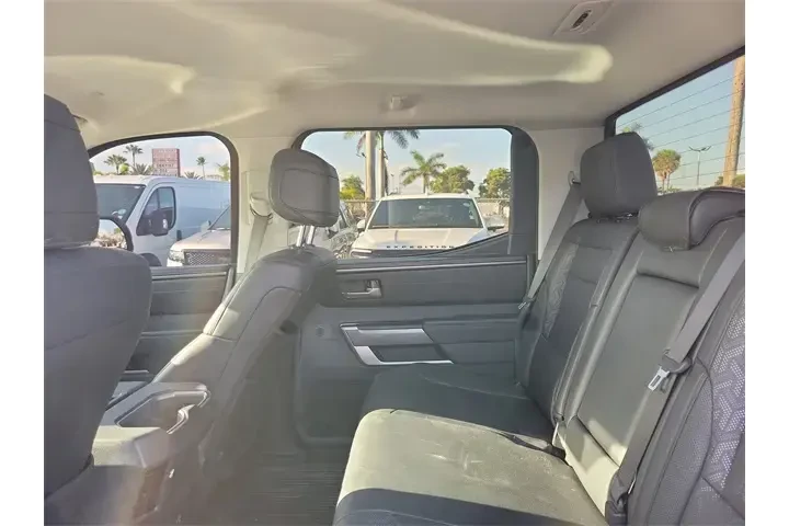 $37791 : Toyota Tundra 2023 4x4 SR5 4 image 9