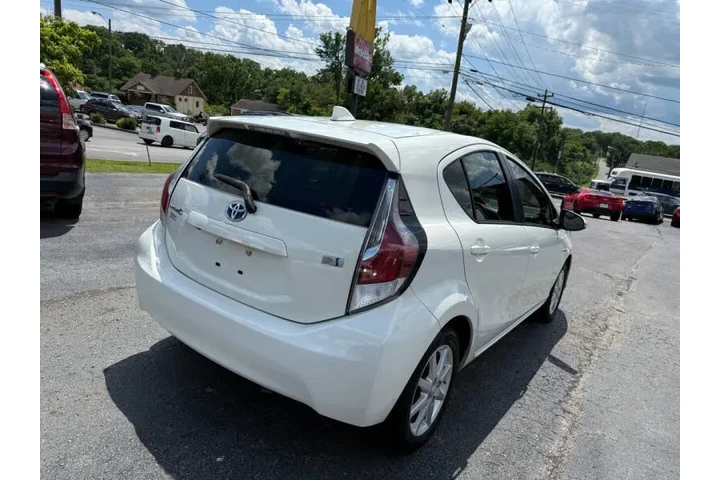 $11495 : 2015 Prius c Four image 10