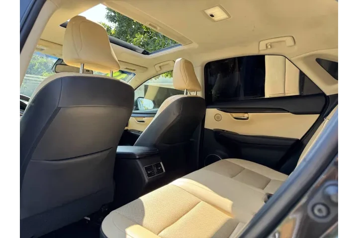 $13999 : 2019 NX 300 image 9