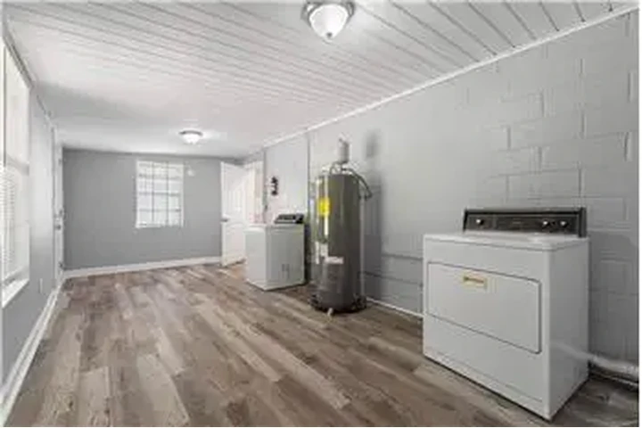 $850 : Rental property with 2 bedro image 10