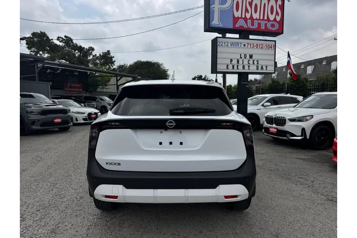 2025 Kicks SV image 5