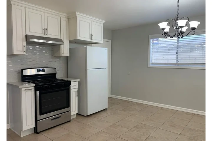 $2400 : Beautiful 3Bedroom House in LA image 4