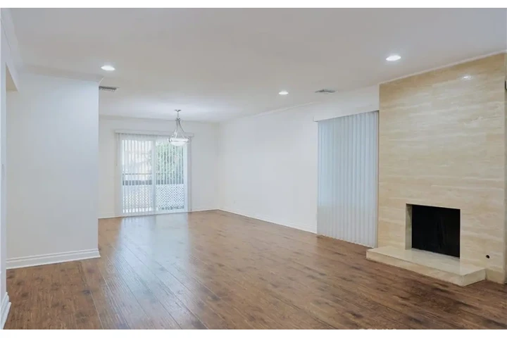 $1550 : 1 Bed 1Bath Apt in Gardena image 3