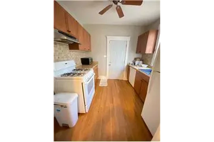 $2000 : Rental property with 2 bedro image 6