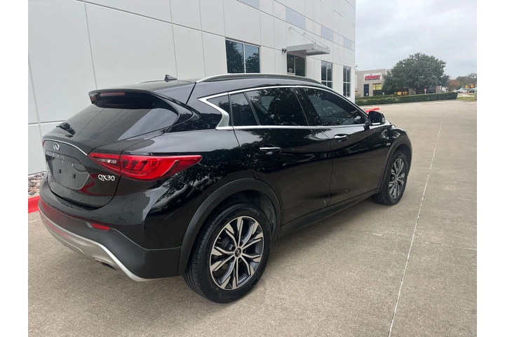 $10500 : 2017 INFINITI QX30 Luxury image 9