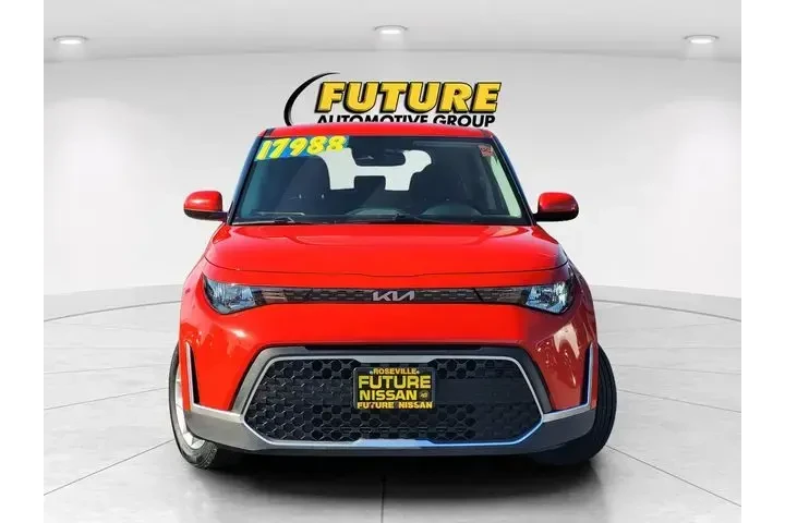 $17988 : Kia Soul 2024 LX 4dr Crossov image 2