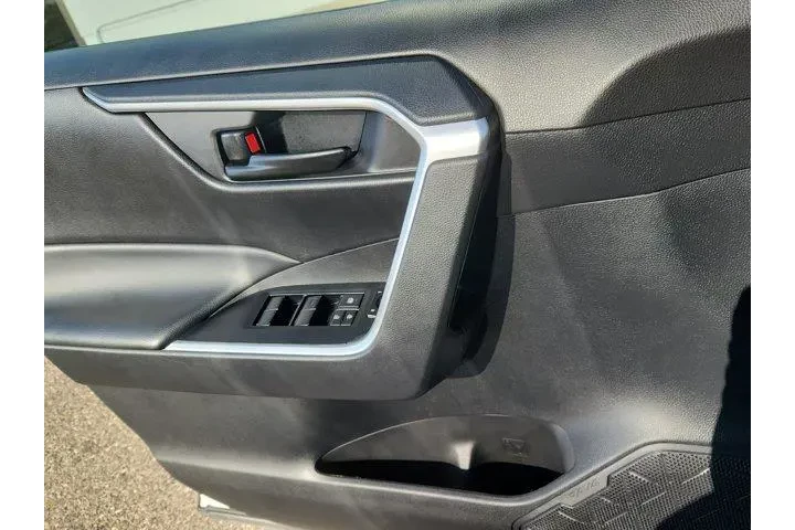 $29995 : Toyota RAV4 2024 AWD LE 4dr image 8