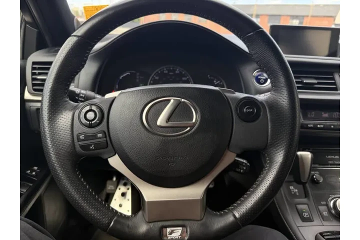 2015 CT 200h image 10