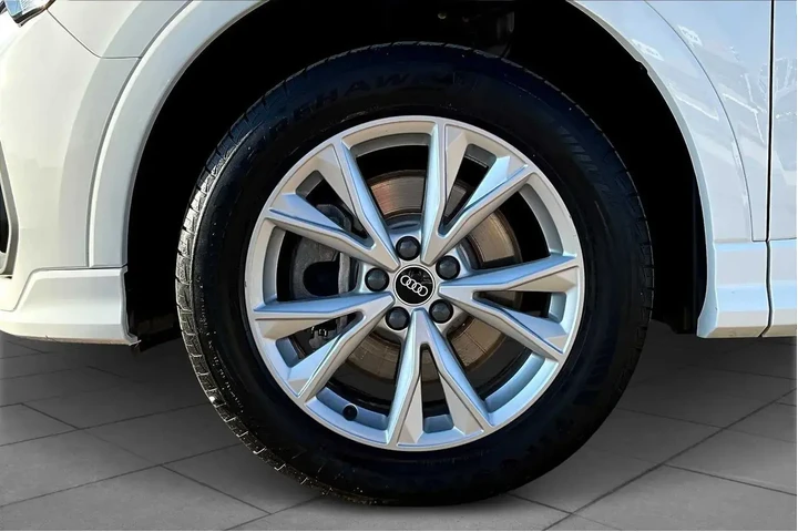 $24934 : Audi Q3 2022 AWD quattro S l image 10