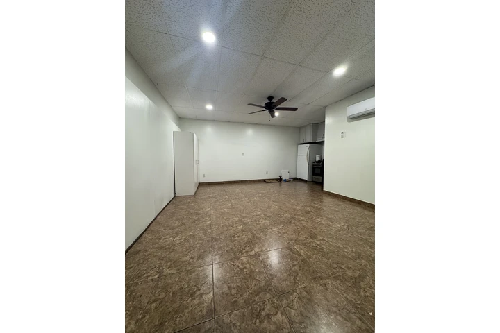 $1500 : Se renta single image 3