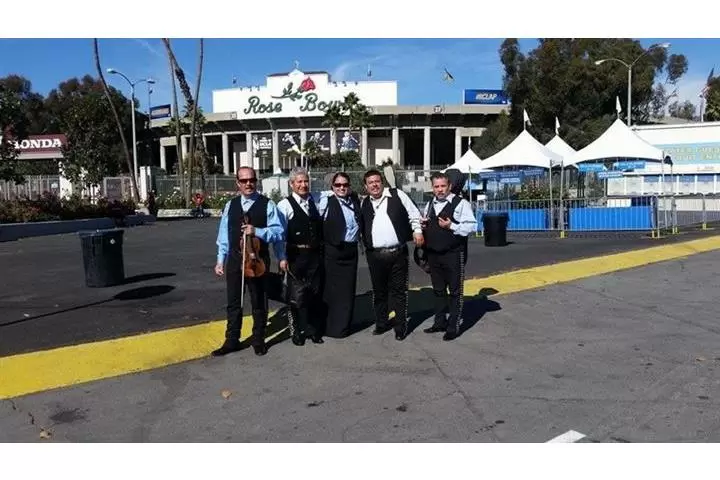 Mariachi Azteca De Oro image 6