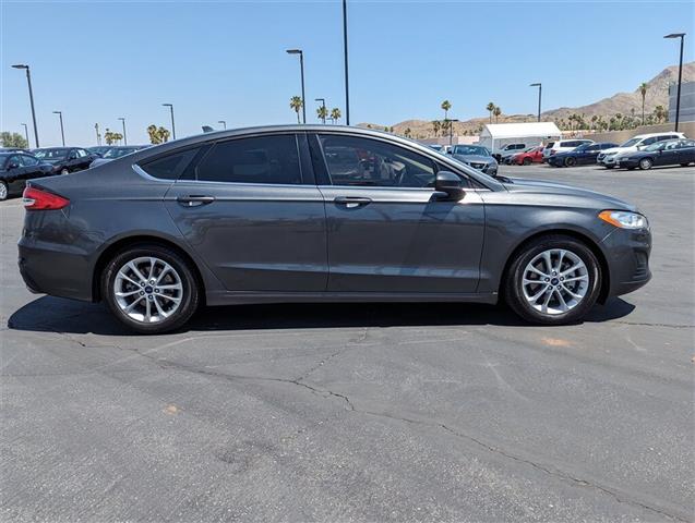 $12800 : 2019 Fusion SE image 5