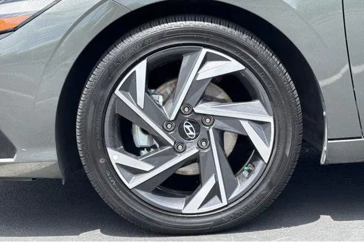 $24983 : Hyundai ELANTRA Hybrid 2025 image 8