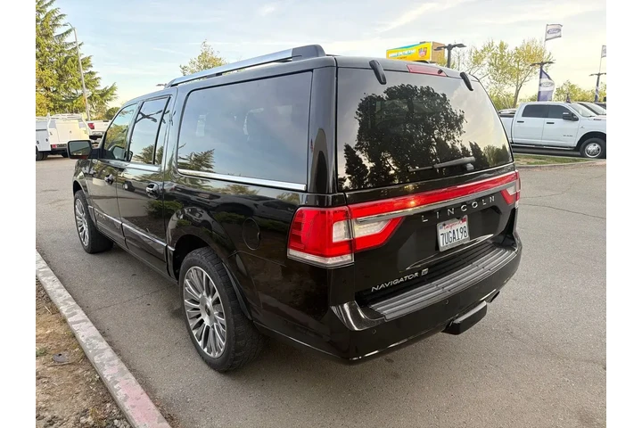 $16000 : Lincoln Navigator L 2017 4x4 image 3