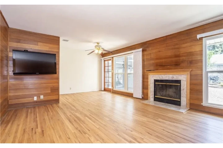 $2000 : 2Bed Home in South Los Angeles image 2