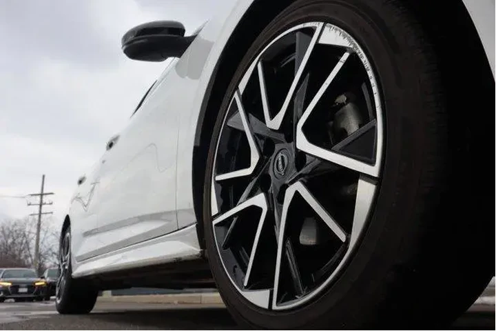 $18628 : Nissan Sentra 2025 SR 4dr Se image 9