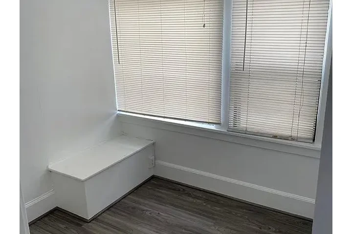 $1050 : Bell Gardens CA en buen estado image 2