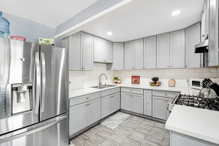 $950000 : JUST MINUTES FROM BURBANK!! image 5