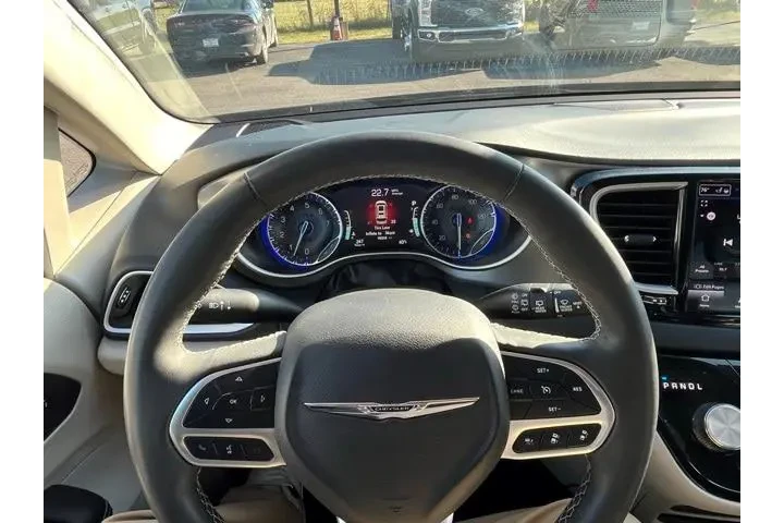 $21981 : Chrysler Pacifica 2023 Touri image 7