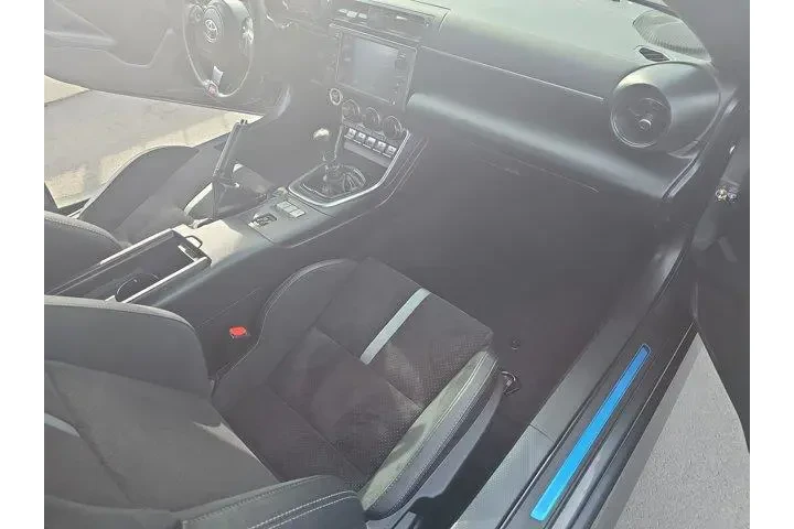 $29995 : Toyota GR86 2023 Premium 2dr image 9