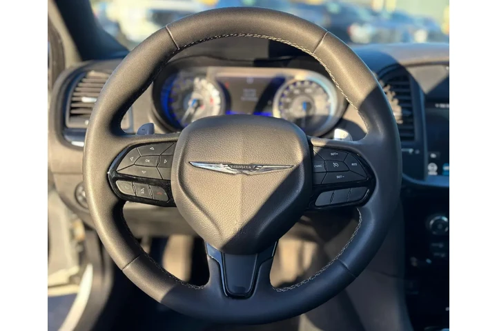 2023 300 300 S image 10