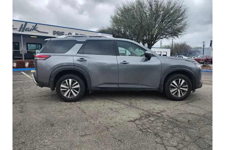 $33498 : Nissan Pathfinder 2024 SL 4d image 2