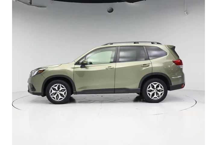 $27998 : Subaru Forester 2022 AWD Pre image 3