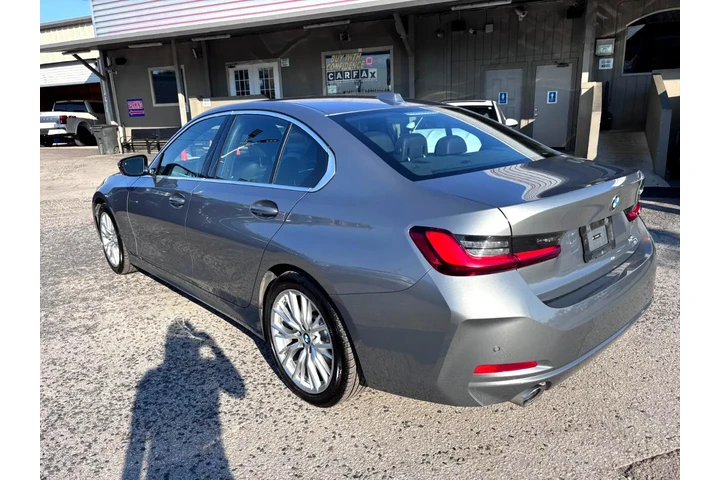 2024 BMW 3 Series 330i Sedan image 5