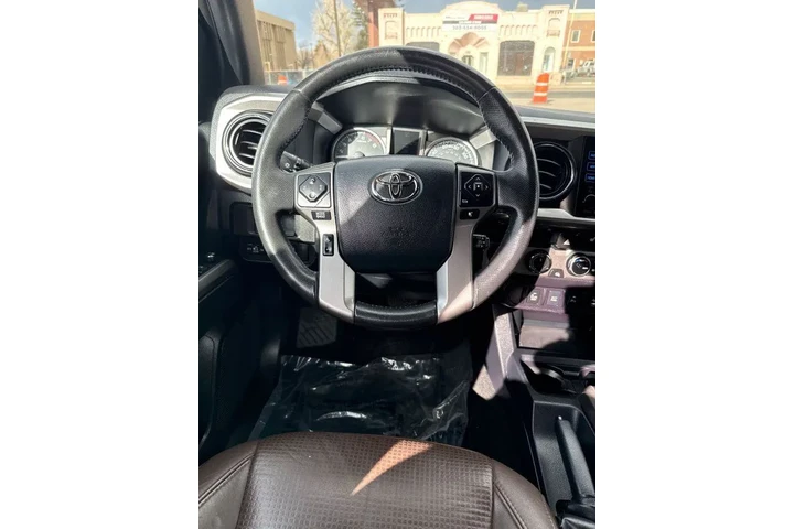 $19495 : 2017 Tacoma Limited image 8